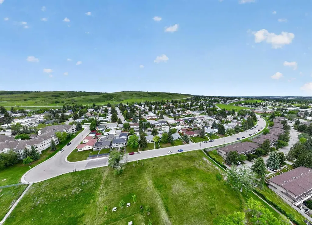 7035 Huntercrest Road NW Calgary AB T2K 4J9
