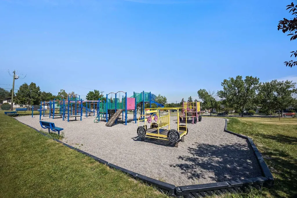 7035 Huntercrest Road NW Calgary AB T2K 4J9