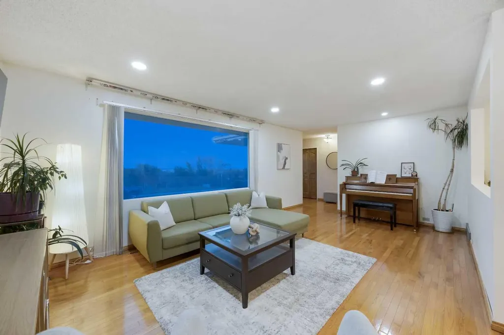 7035 Huntercrest Road NW Calgary AB T2K 4J9
