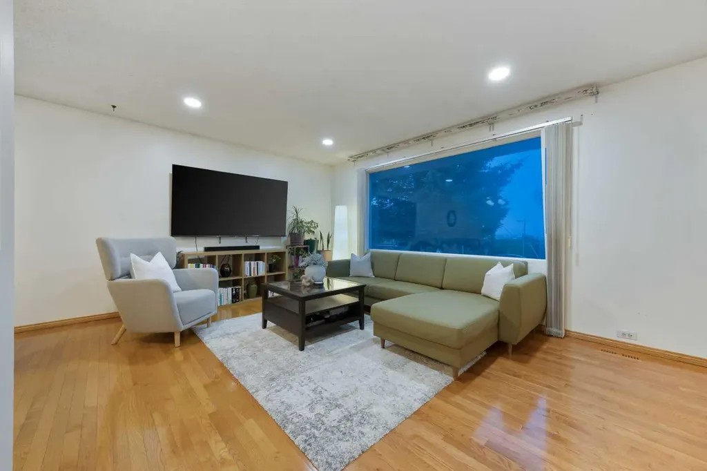7035 Huntercrest Road NW Calgary AB T2K 4J9