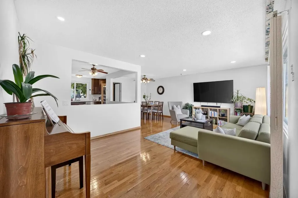 7035 Huntercrest Road NW Calgary AB T2K 4J9
