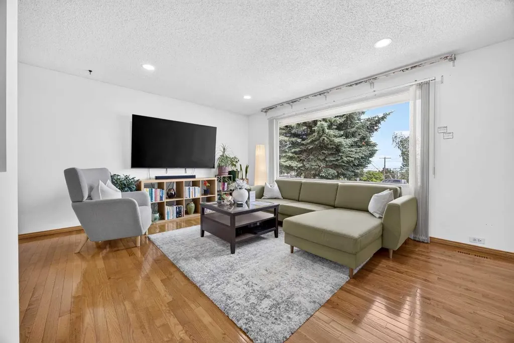 7035 Huntercrest Road NW Calgary AB T2K 4J9