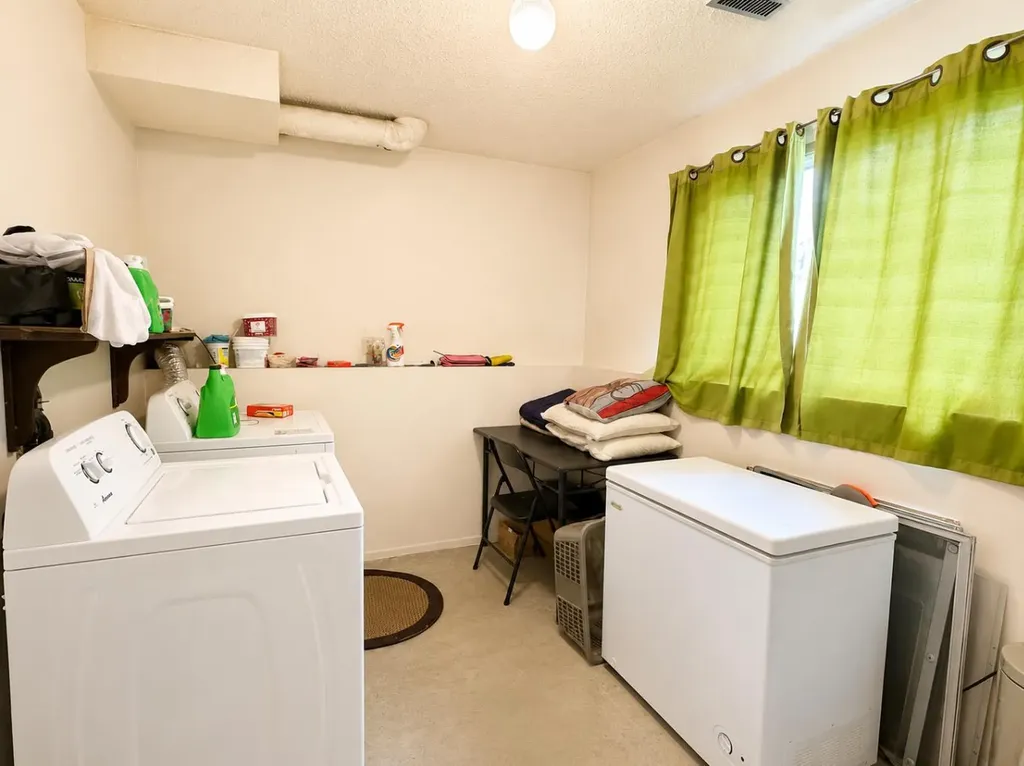 5620 57 Street Rocky Mountain House AB T4T1H7