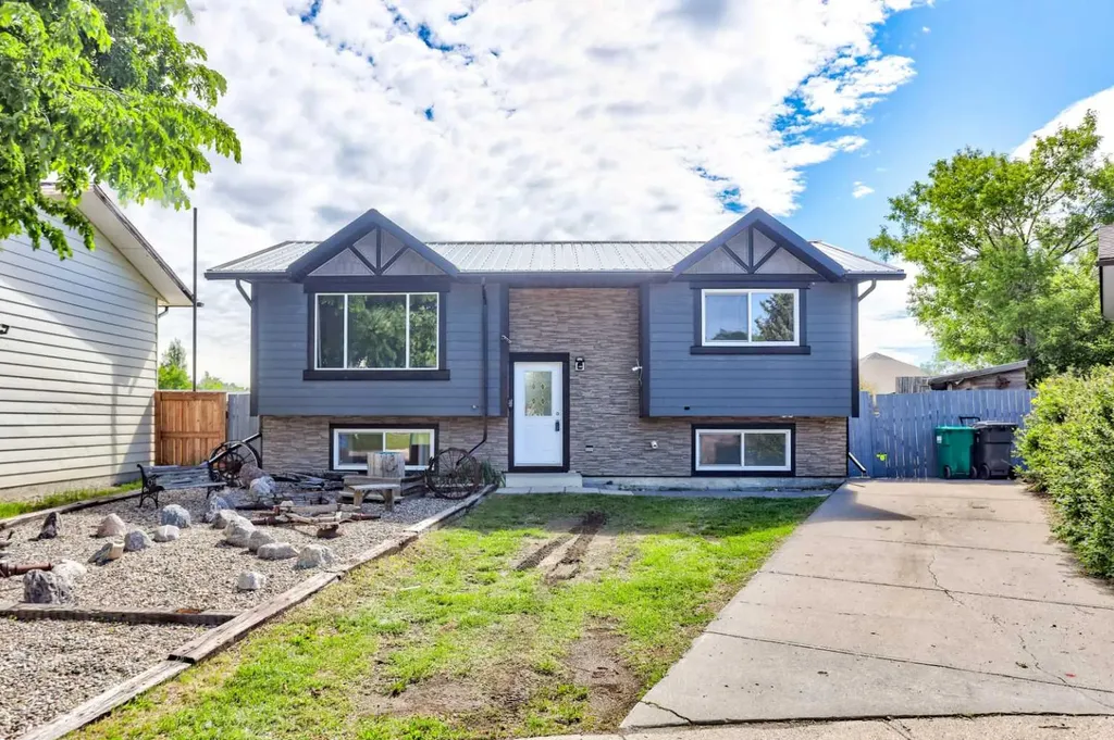 162 Pensacola Court W Lethbridge AB T1K4R6