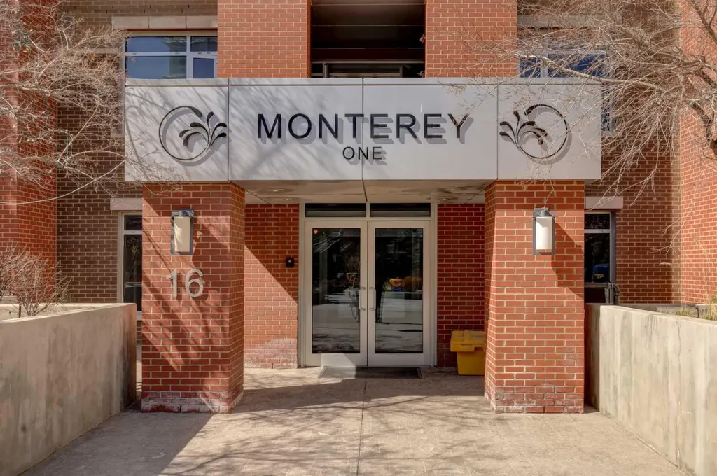 16 Varsity Estates Circle NW Calgary AB T3A 2C5