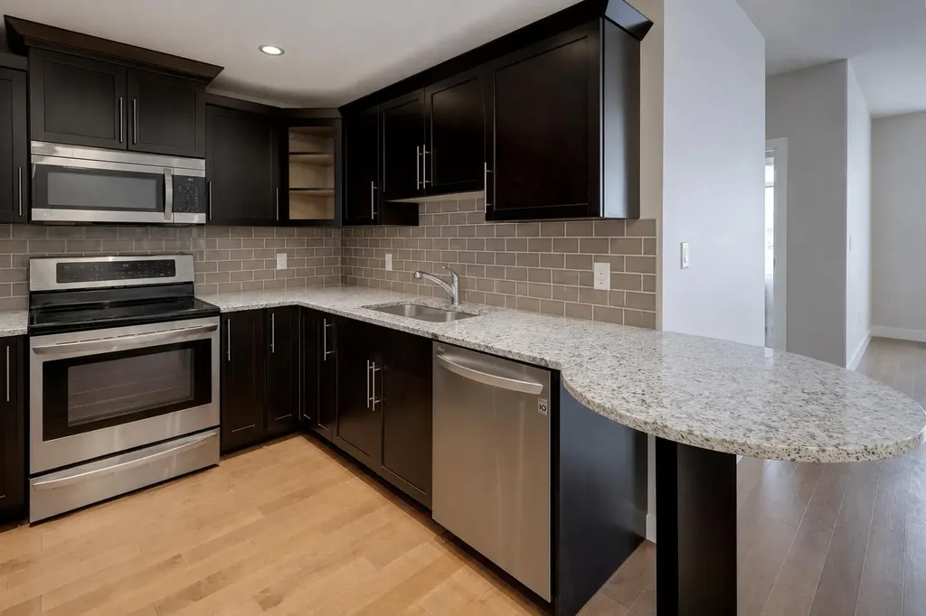 16 Varsity Estates Circle NW Calgary AB T3A 2C5