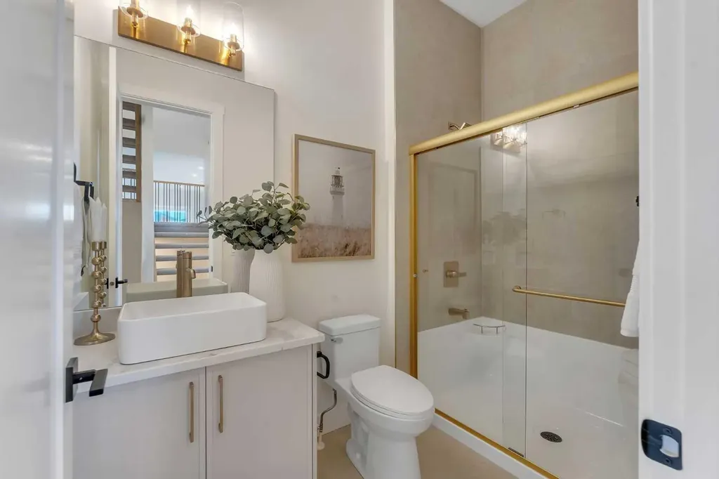 924 South Shore Terrace Chestermere AB T1X 3G1