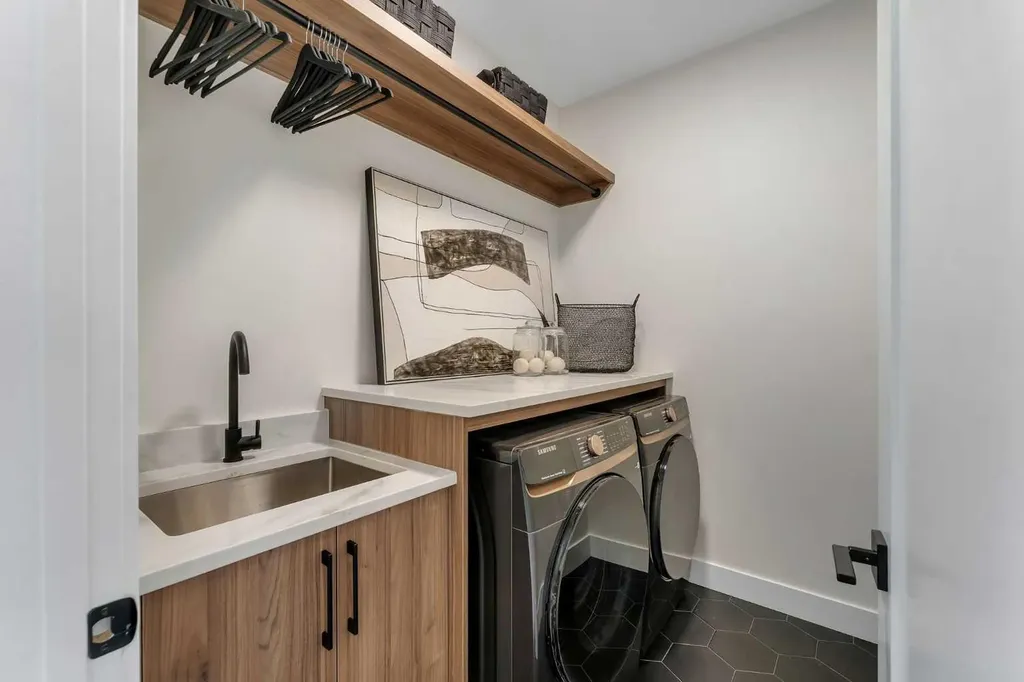 924 South Shore Terrace Chestermere AB T1X 3G1