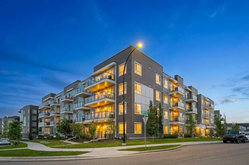 33 Carringham Gate NW Calgary AB T3P 2H6