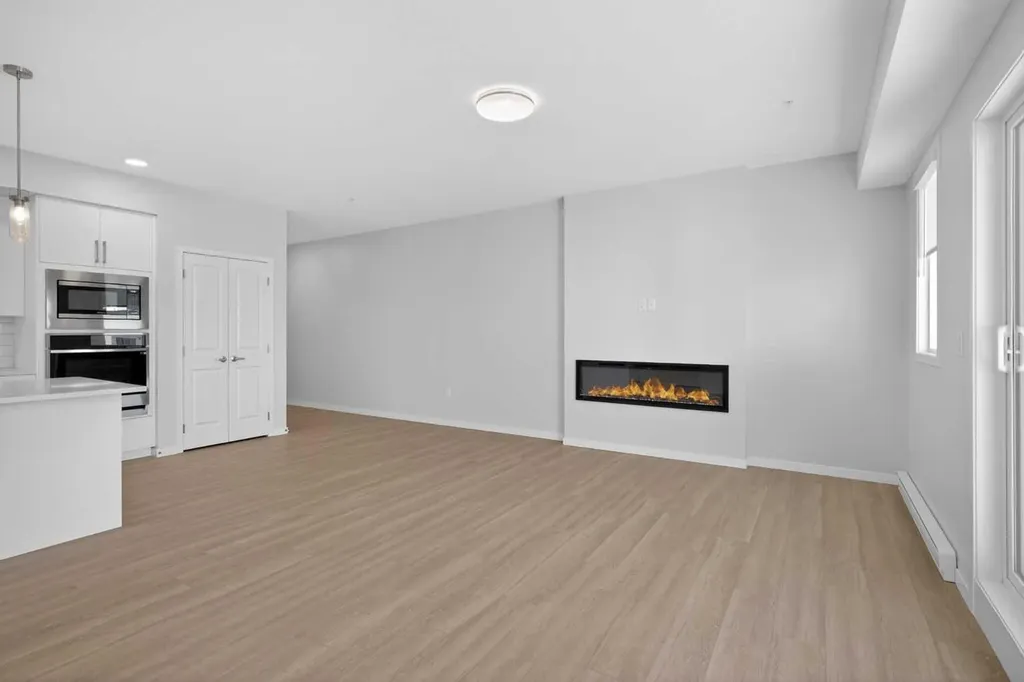 33 Carringham Gate NW Calgary AB T3P 2H6