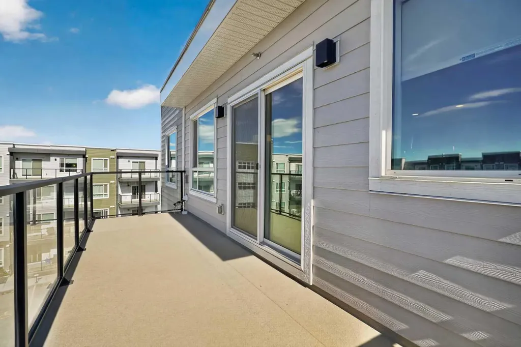 33 Carringham Gate NW Calgary AB T3P 2H6