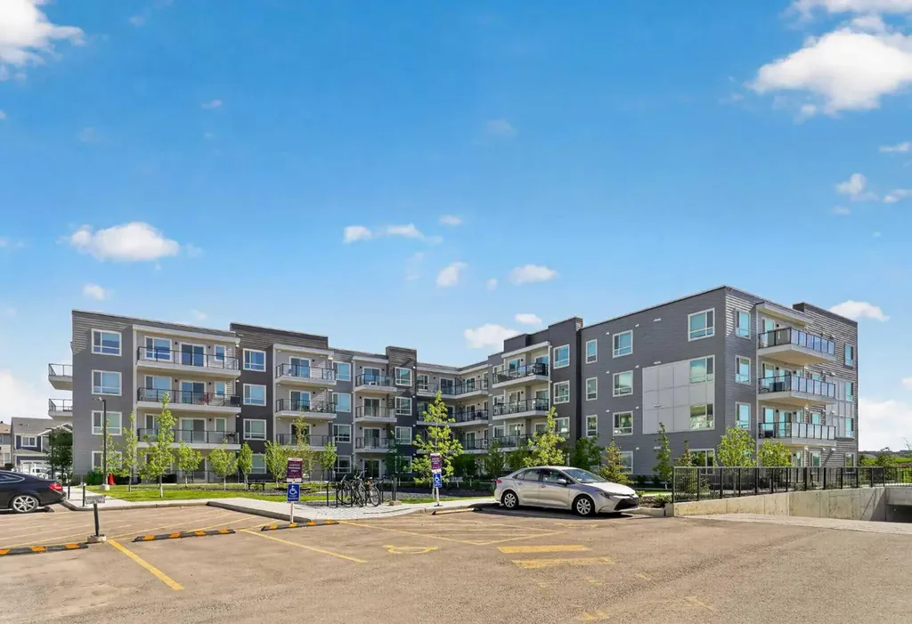 33 Carringham Gate NW Calgary AB T3P 2H6