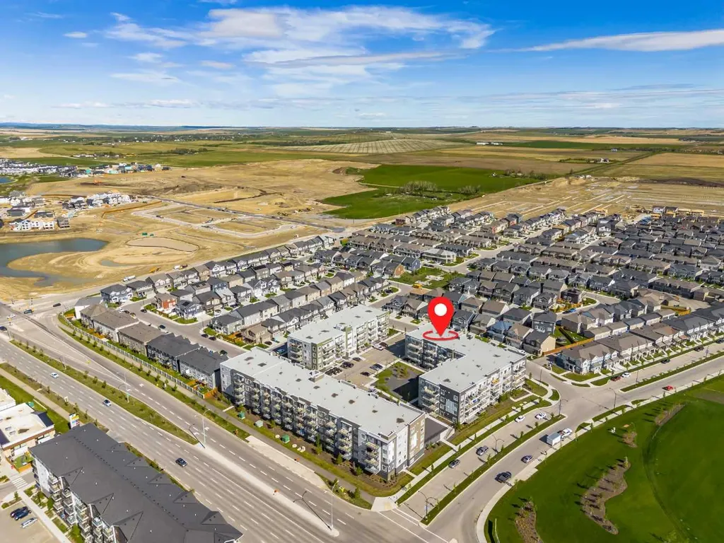 33 Carringham Gate NW Calgary AB T3P 2H6