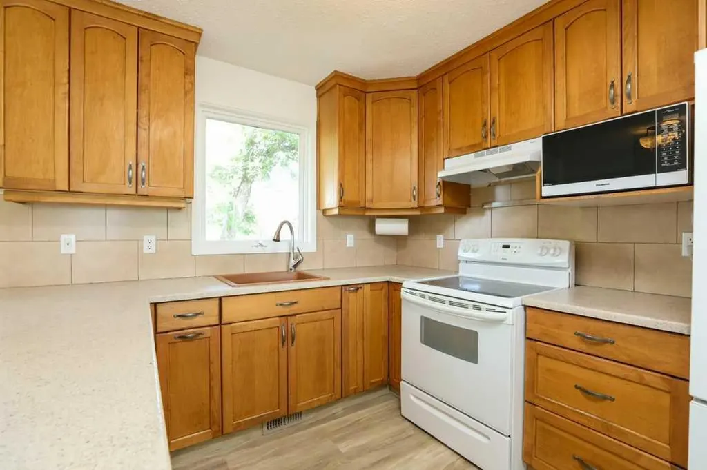 316 Leaside Avenue S Lethbridge AB T1J 4J2