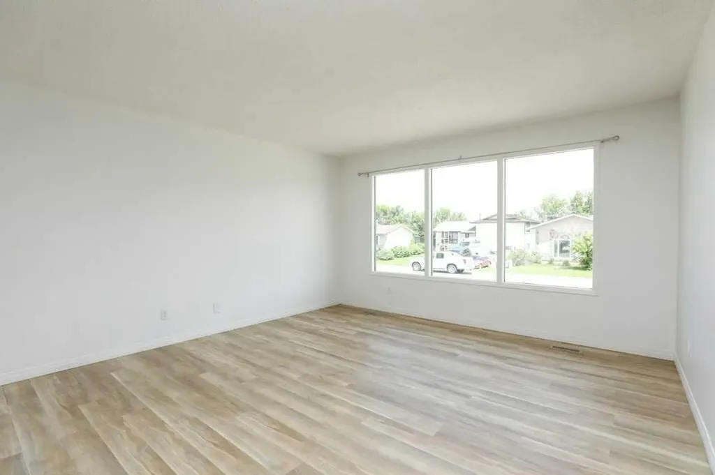 316 Leaside Avenue S Lethbridge AB T1J 4J2