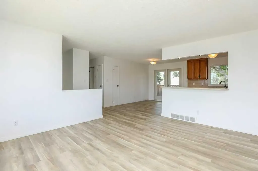 316 Leaside Avenue S Lethbridge AB T1J 4J2
