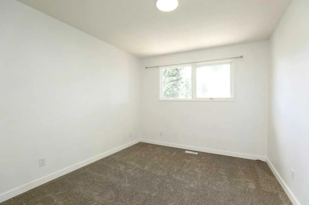 316 Leaside Avenue S Lethbridge AB T1J 4J2