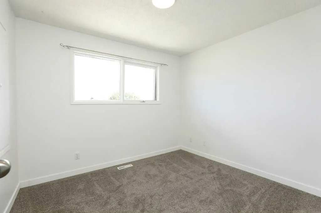 316 Leaside Avenue S Lethbridge AB T1J 4J2