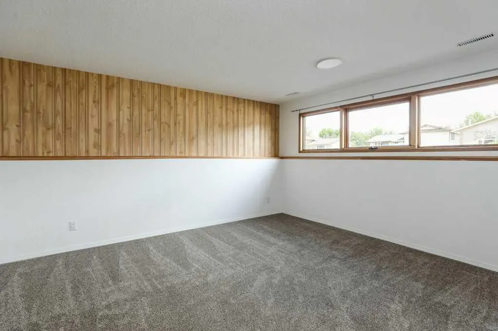 316 Leaside Avenue S Lethbridge AB T1J 4J2