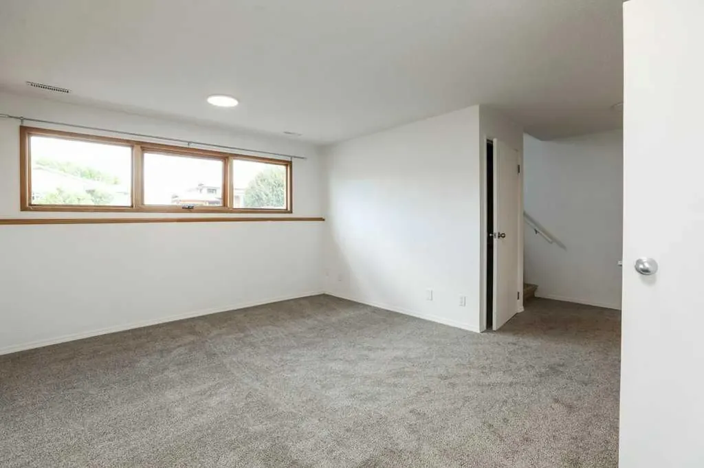 316 Leaside Avenue S Lethbridge AB T1J 4J2