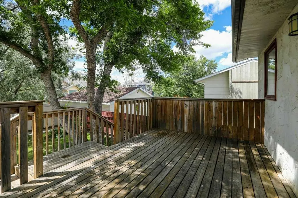 316 Leaside Avenue S Lethbridge AB T1J 4J2