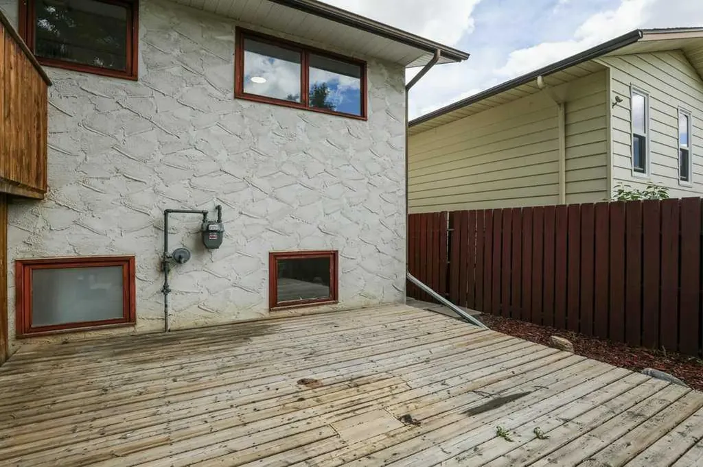 316 Leaside Avenue S Lethbridge AB T1J 4J2