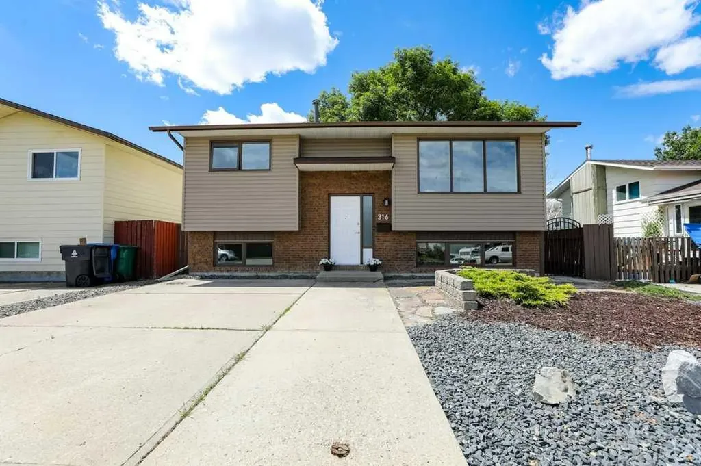 316 Leaside Avenue S Lethbridge AB T1J 4J2