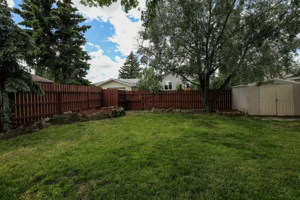 316 Leaside Avenue S Lethbridge AB T1J 4J2