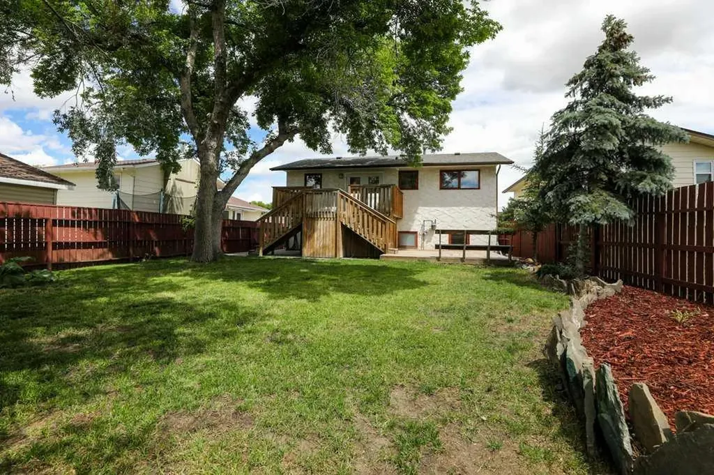 316 Leaside Avenue S Lethbridge AB T1J 4J2