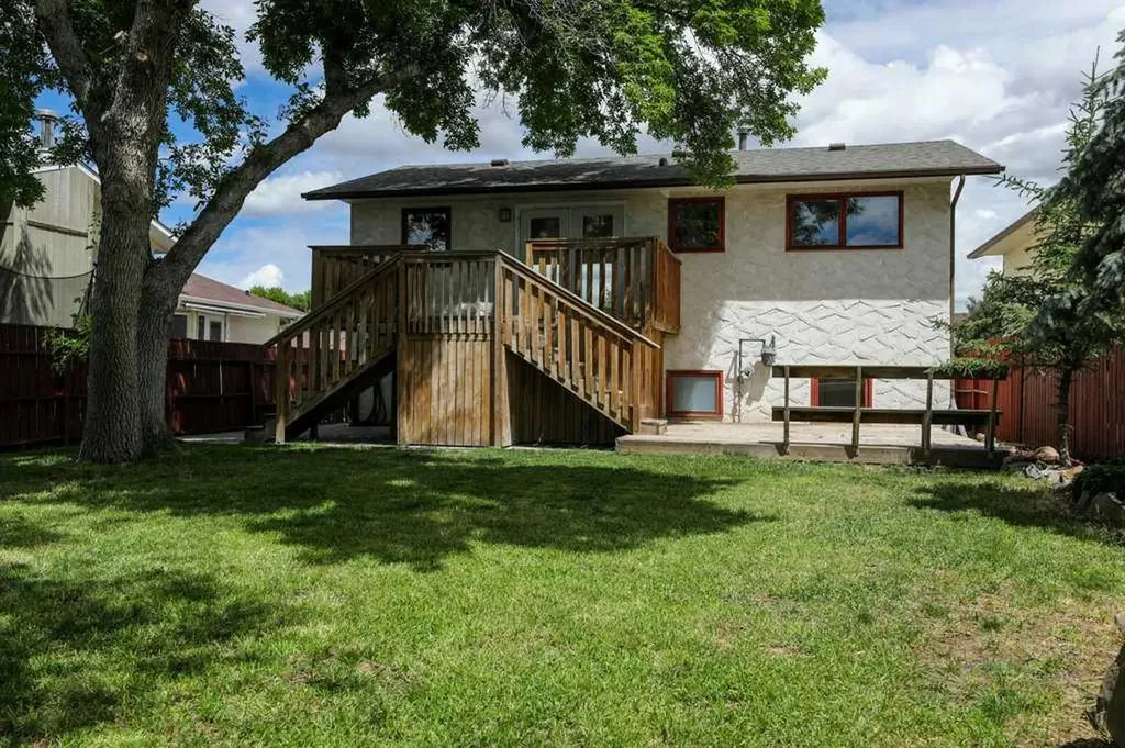 316 Leaside Avenue S Lethbridge AB T1J 4J2