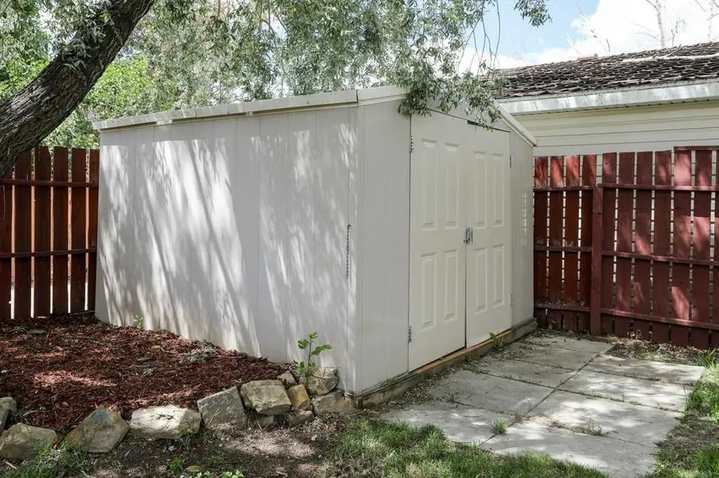 316 Leaside Avenue S Lethbridge AB T1J 4J2
