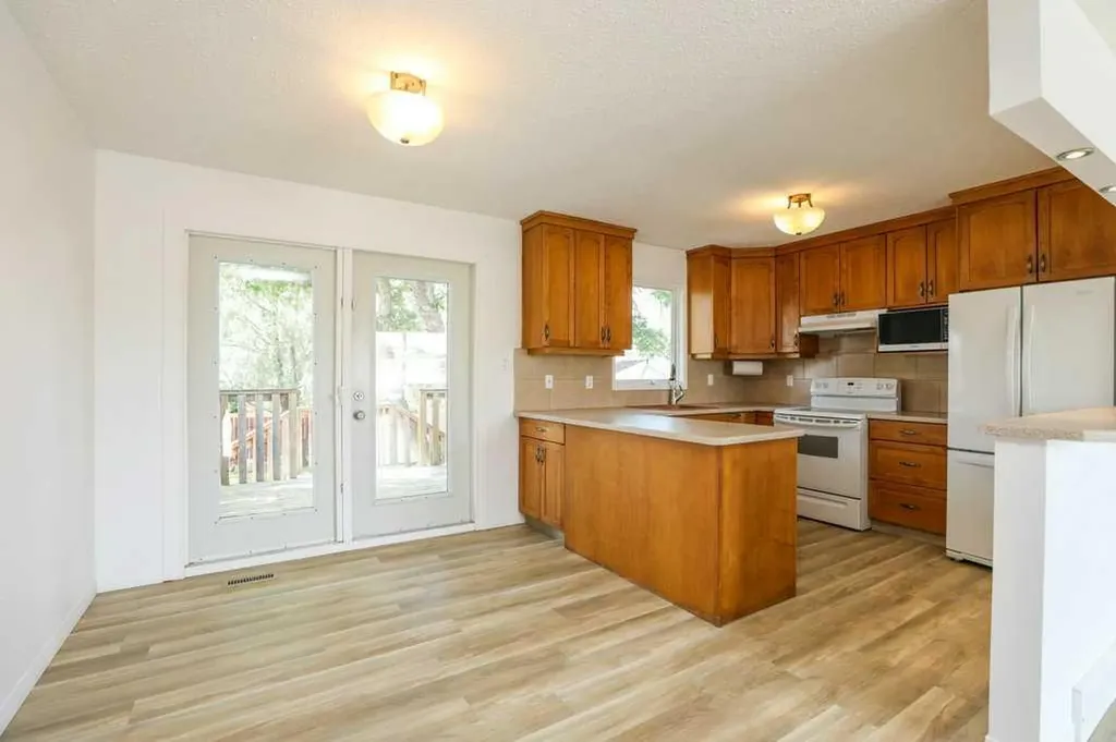316 Leaside Avenue S Lethbridge AB T1J 4J2