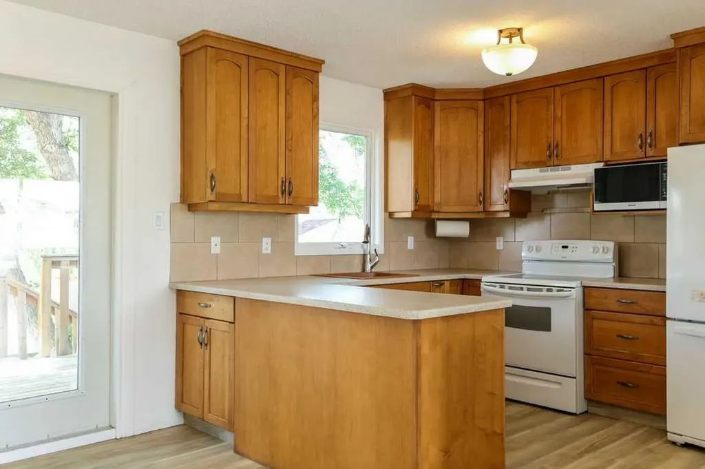 316 Leaside Avenue S Lethbridge AB T1J 4J2
