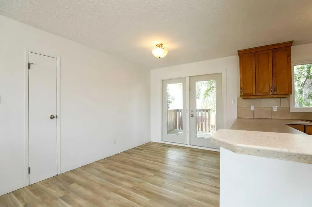 316 Leaside Avenue S Lethbridge AB T1J 4J2