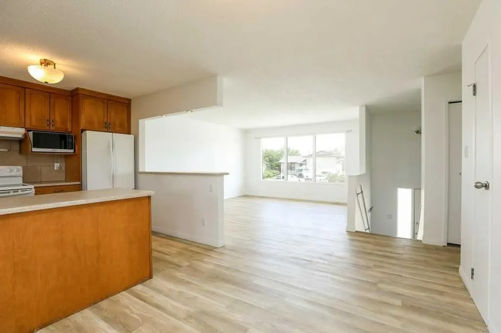 316 Leaside Avenue S Lethbridge AB T1J 4J2