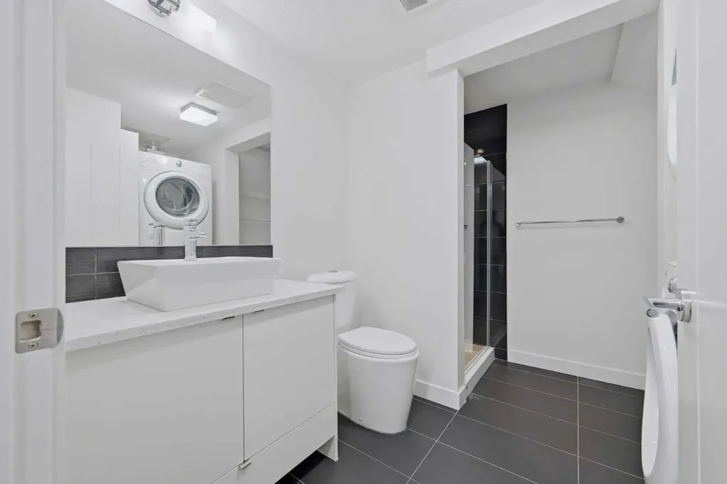 25 Aspenmont Heights SW Calgary AB T3H 0E4
