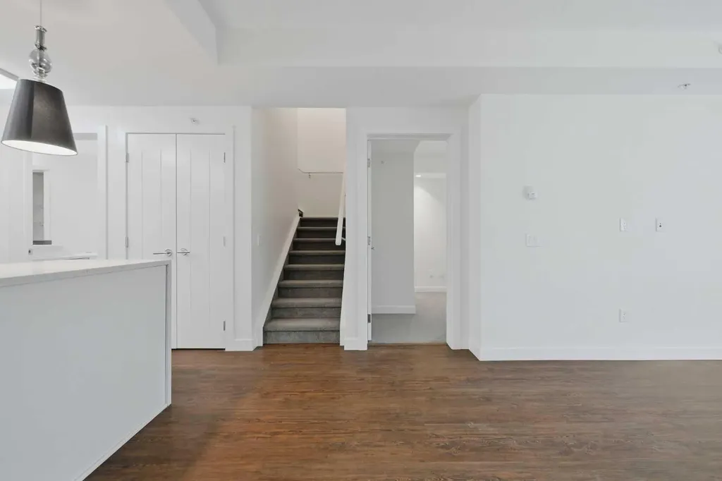 25 Aspenmont Heights SW Calgary AB T3H 0E4