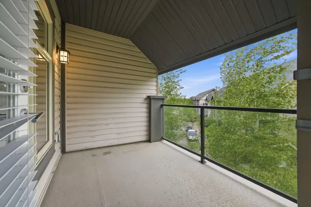 25 Aspenmont Heights SW Calgary AB T3H 0E4