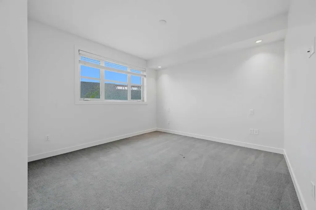 25 Aspenmont Heights SW Calgary AB T3H 0E4