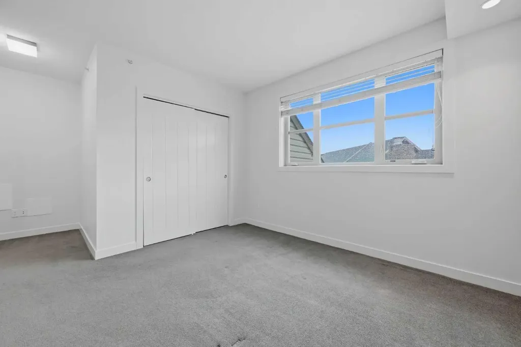 25 Aspenmont Heights SW Calgary AB T3H 0E4