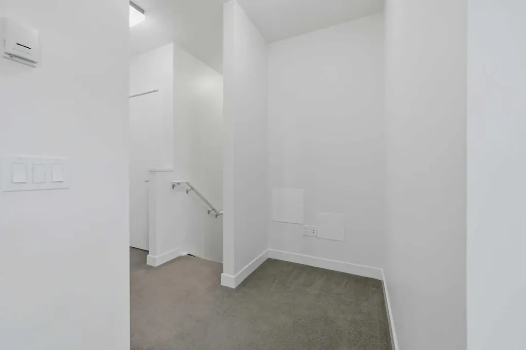 25 Aspenmont Heights SW Calgary AB T3H 0E4
