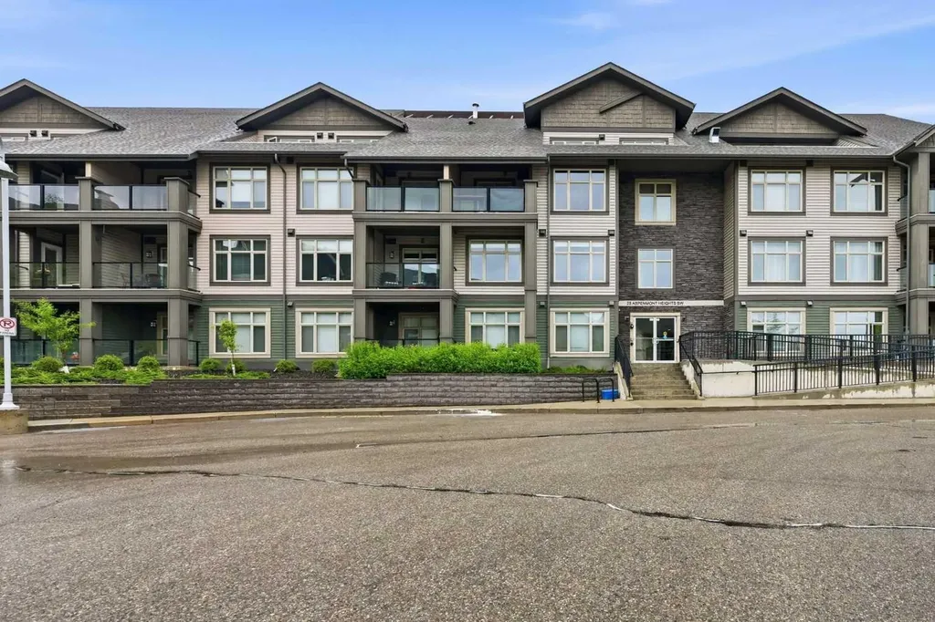 25 Aspenmont Heights SW Calgary AB T3H 0E4