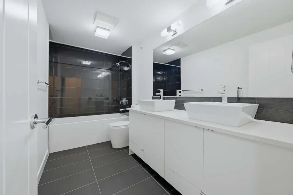 25 Aspenmont Heights SW Calgary AB T3H 0E4
