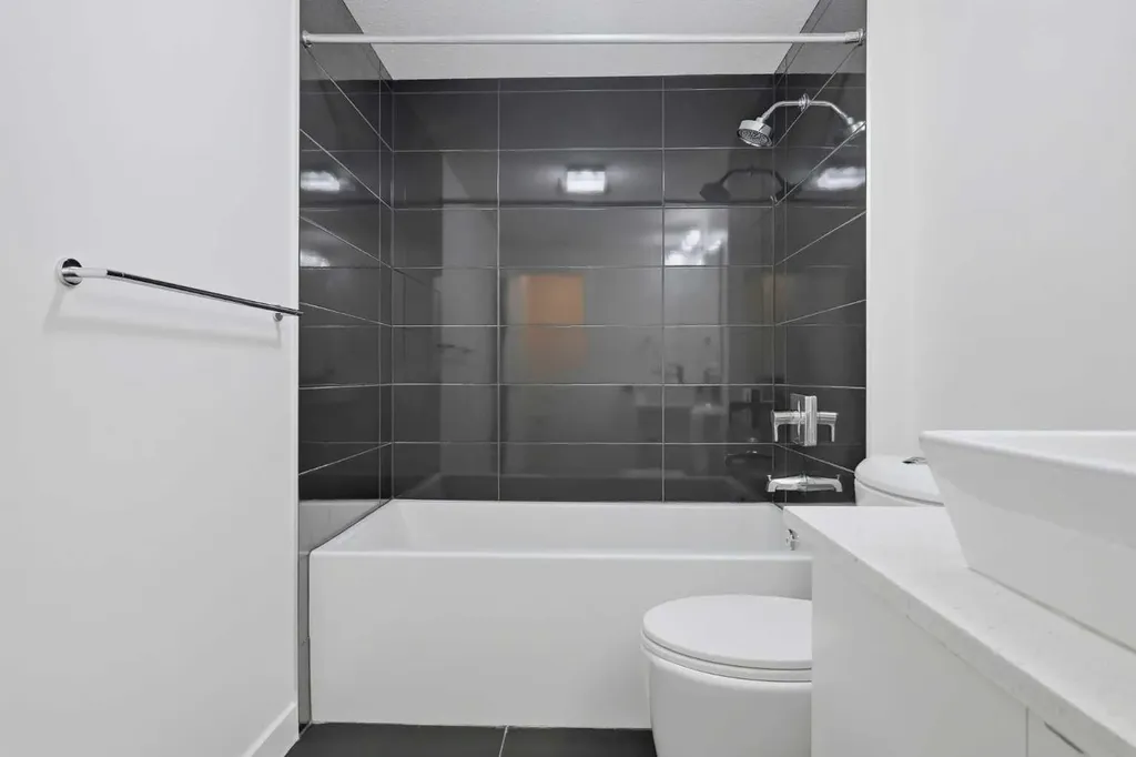 25 Aspenmont Heights SW Calgary AB T3H 0E4