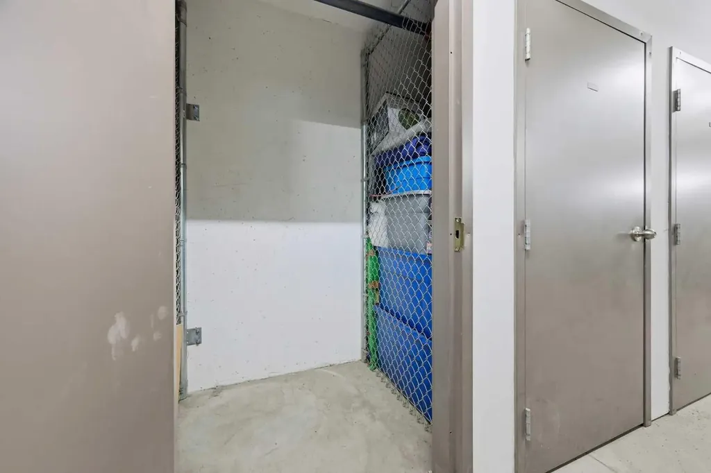 25 Aspenmont Heights SW Calgary AB T3H 0E4