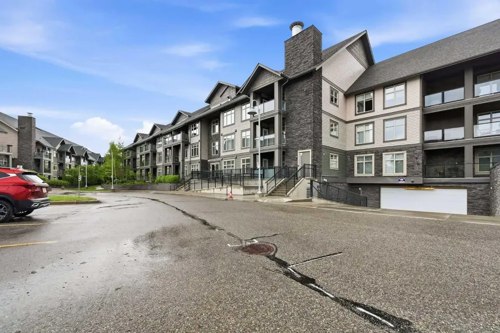 25 Aspenmont Heights SW Calgary AB T3H 0E4
