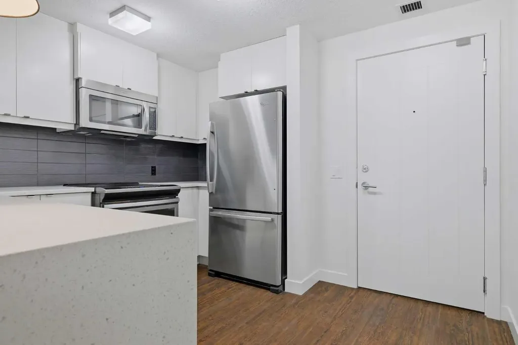 25 Aspenmont Heights SW Calgary AB T3H 0E4