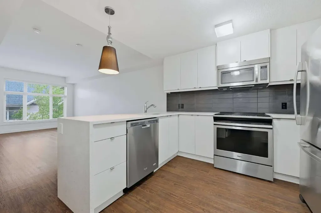 25 Aspenmont Heights SW Calgary AB T3H 0E4