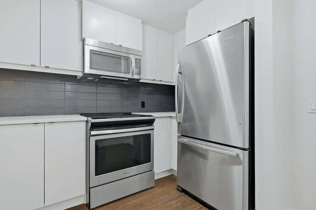 25 Aspenmont Heights SW Calgary AB T3H 0E4