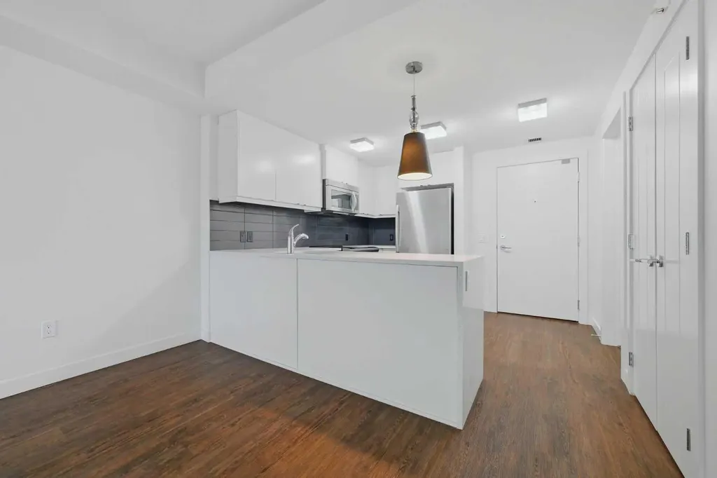 25 Aspenmont Heights SW Calgary AB T3H 0E4